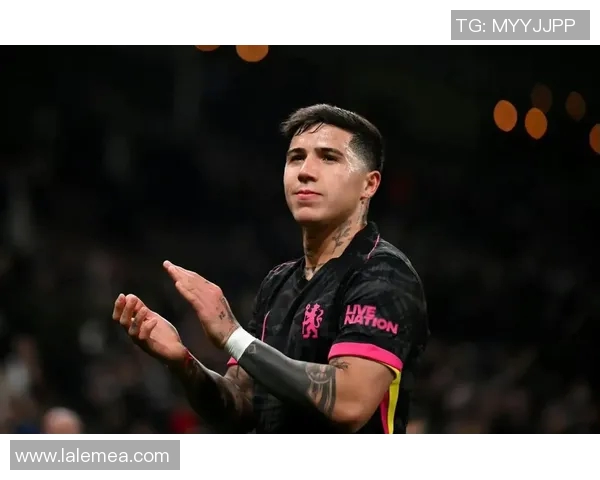 切尔西更衣室风波升级斯特林与恩佐在训练场爆发冲突